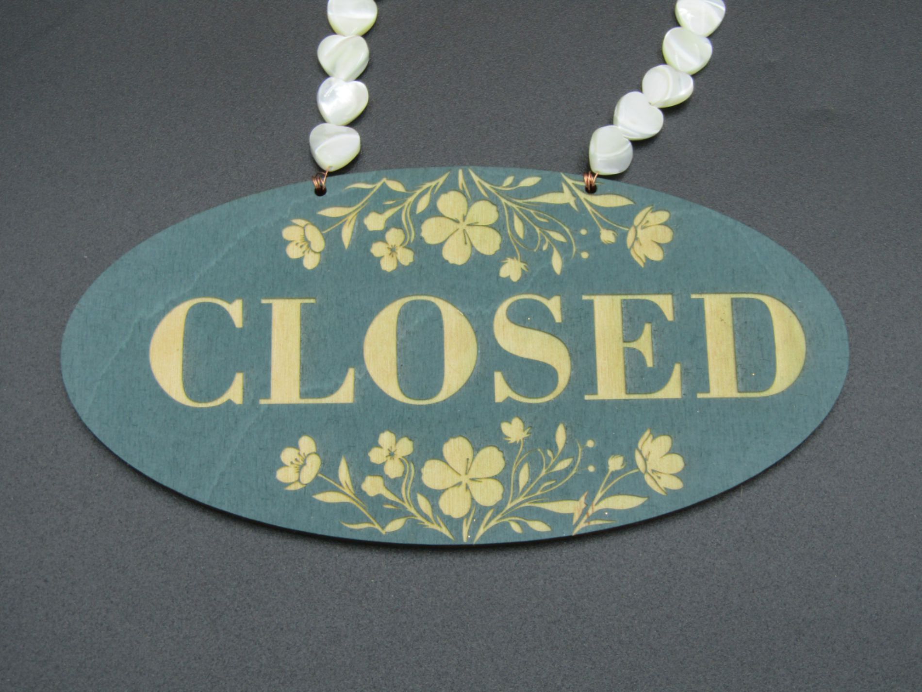Open-Closed Shop Sign- With Heart Bead Chain Open-Closed Shop Sign